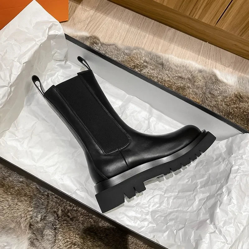 Damen Slip-On Knöchelstiefel in Schwarz – Minimalistisch & Bequem
