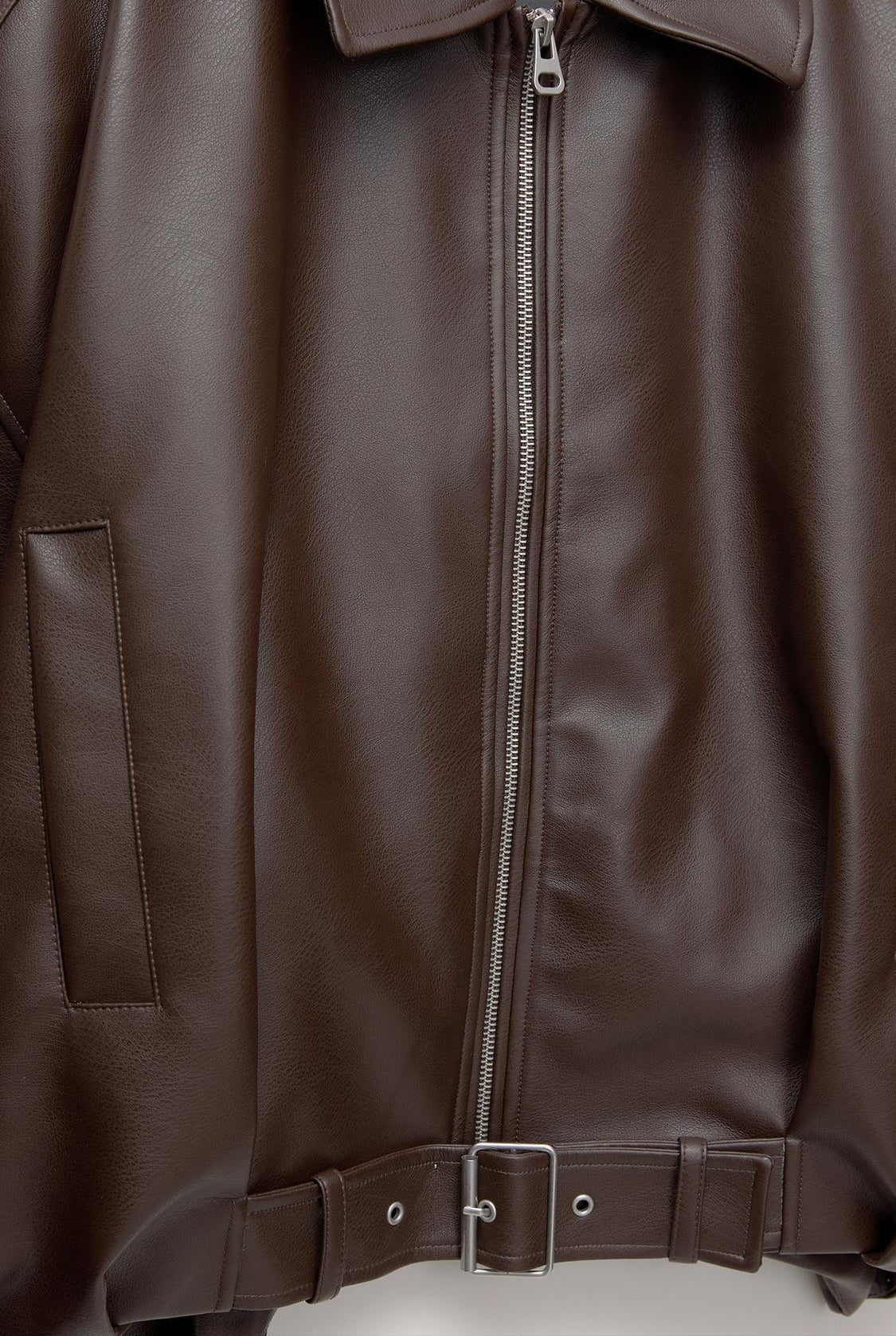Retro pilotenjacke aus öko-leder