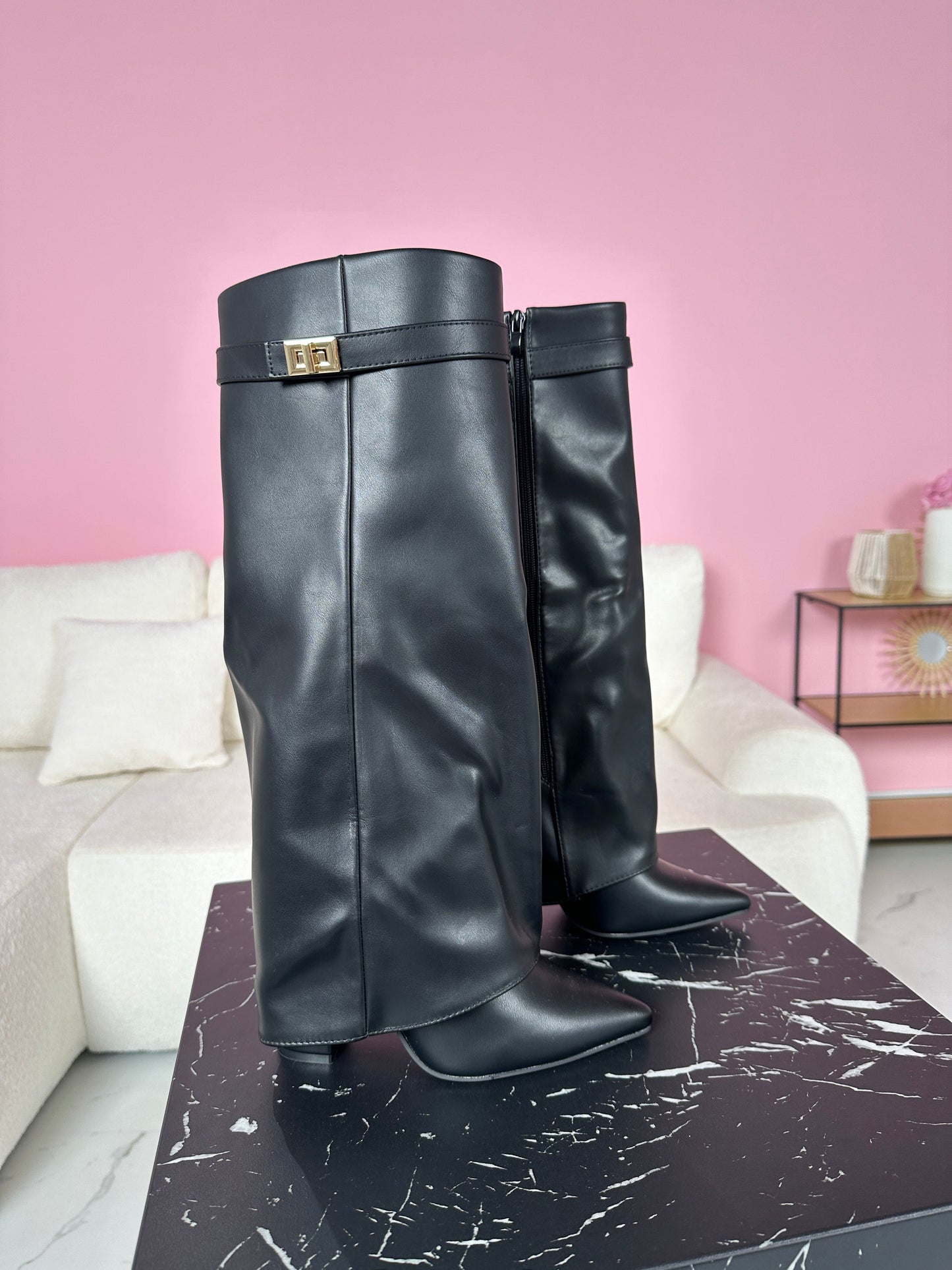 Schwarze Stiefel mit Riegel (hoch)