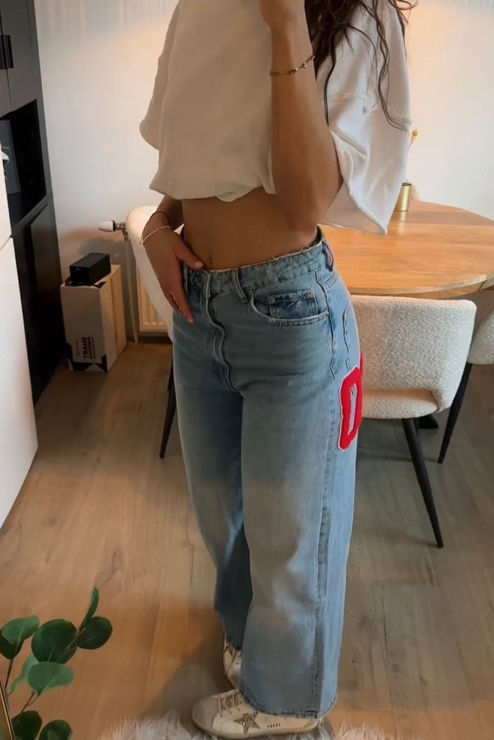 Stylische Wide-Leg Jeans mit markanten Patch-Details