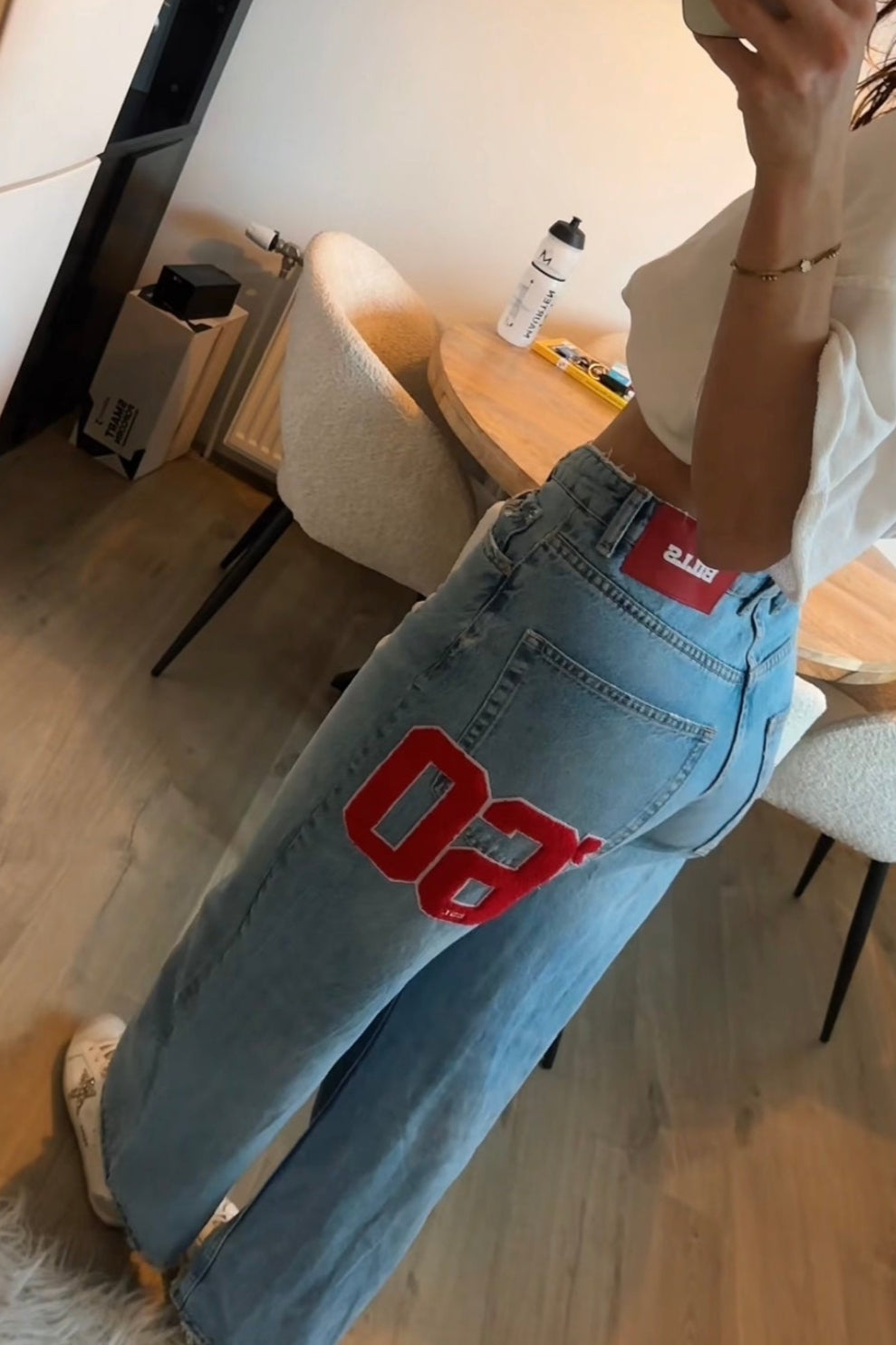 Stylische Wide-Leg Jeans mit markanten Patch-Details