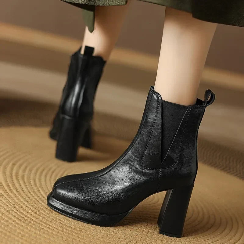 Ankle Boots mit elegantem Blockabsatz und seitlichem Reißverschluss