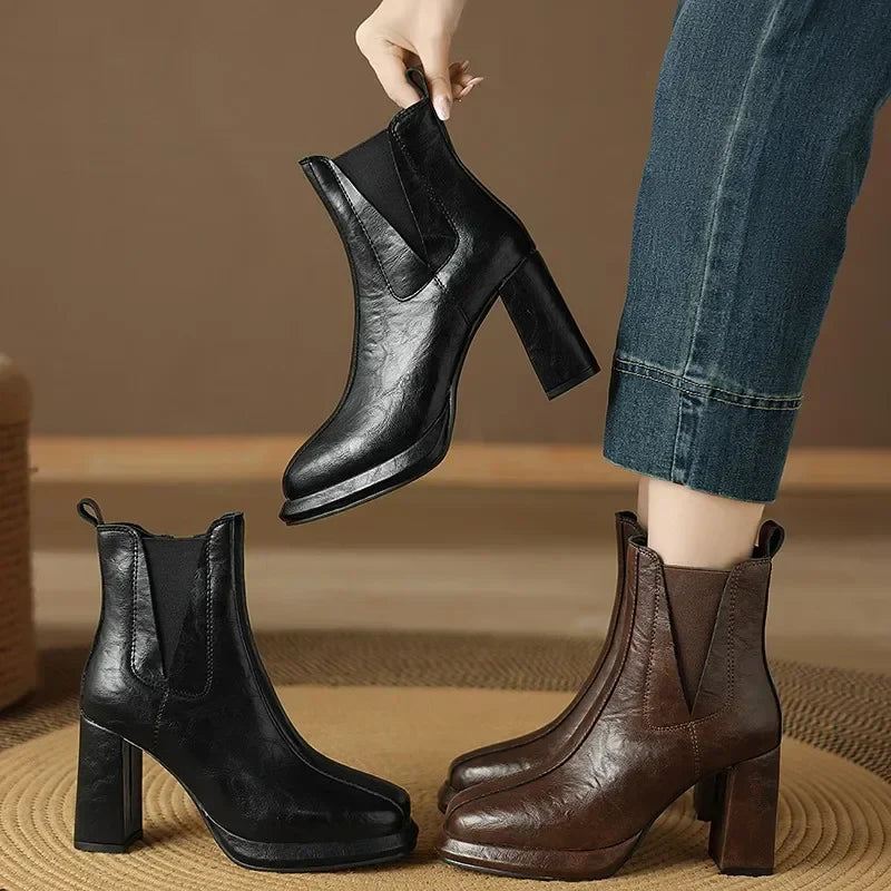 Ankle Boots mit elegantem Blockabsatz und seitlichem Reißverschluss