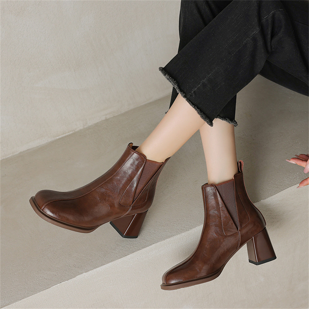 Ankle Boots mit elegantem Blockabsatz und seitlichem Reißverschluss
