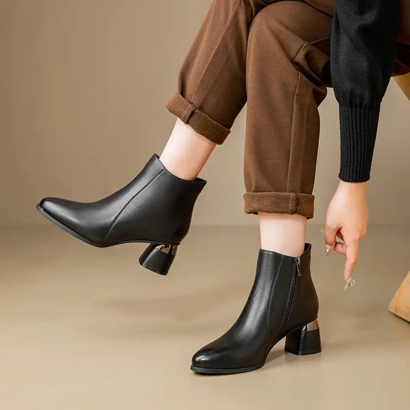 Ankle Boots mit mittlerem Absatz und seitlichem Reißverschluss