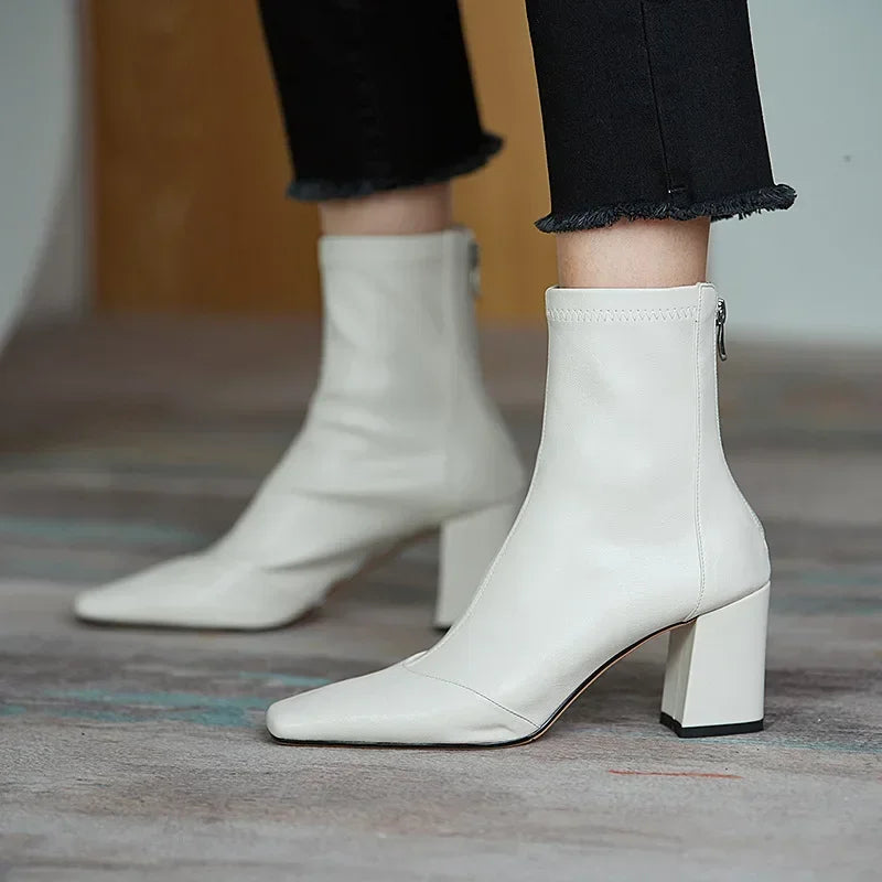 Ankle Boots mit quadratischer Zehenpartie und Blockabsatz