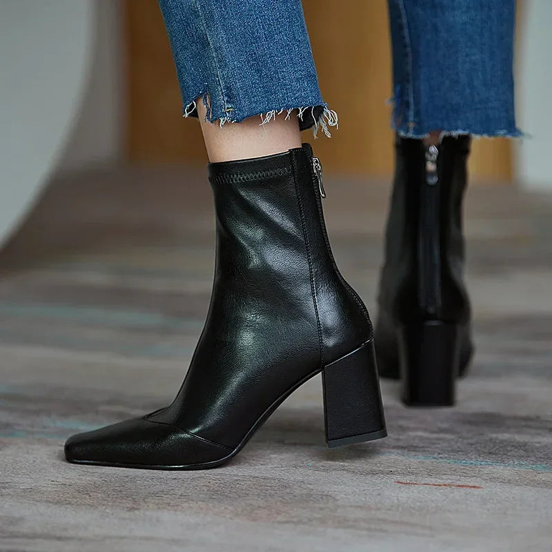 Ankle Boots mit quadratischer Zehenpartie und Blockabsatz