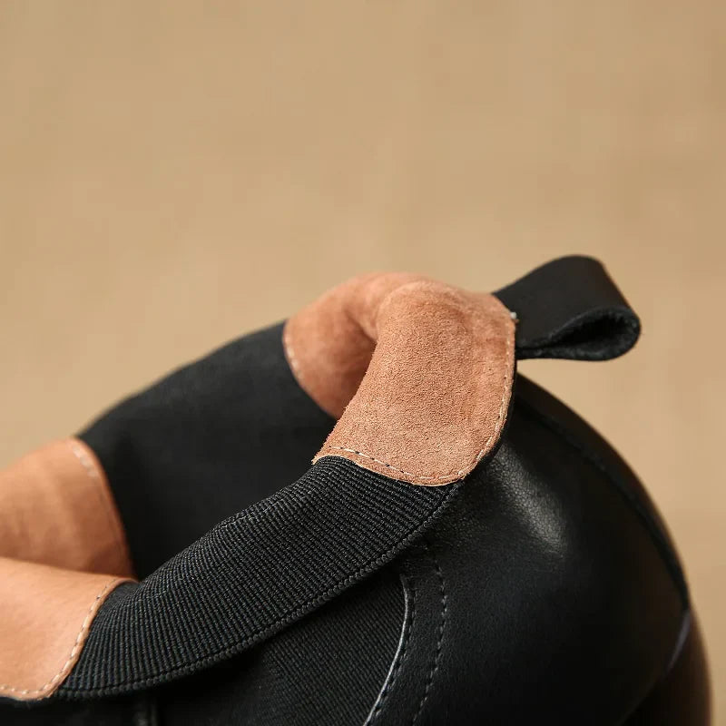 Ankle Boots mit spitzer Zehenpartie und elastischen Seiteneinsätzen