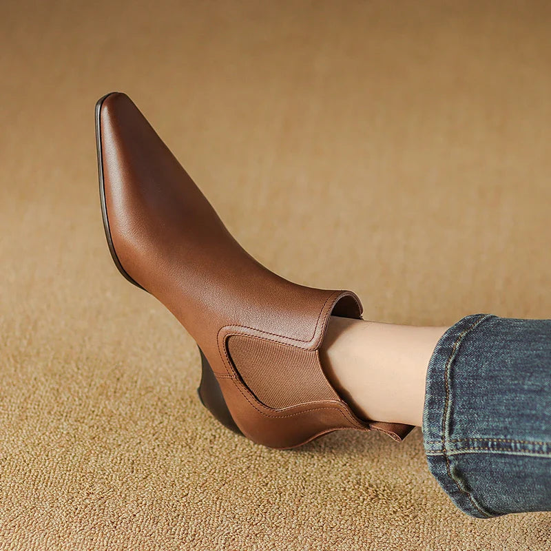 Ankle Boots mit spitzer Zehenpartie und elastischen Seiteneinsätzen