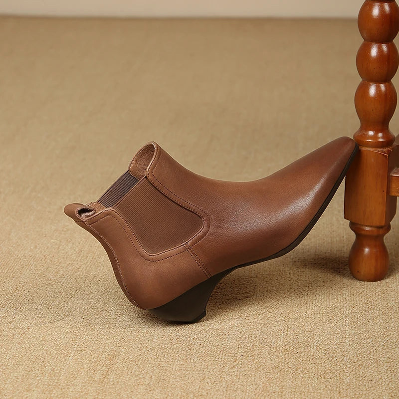 Ankle Boots mit spitzer Zehenpartie und elastischen Seiteneinsätzen