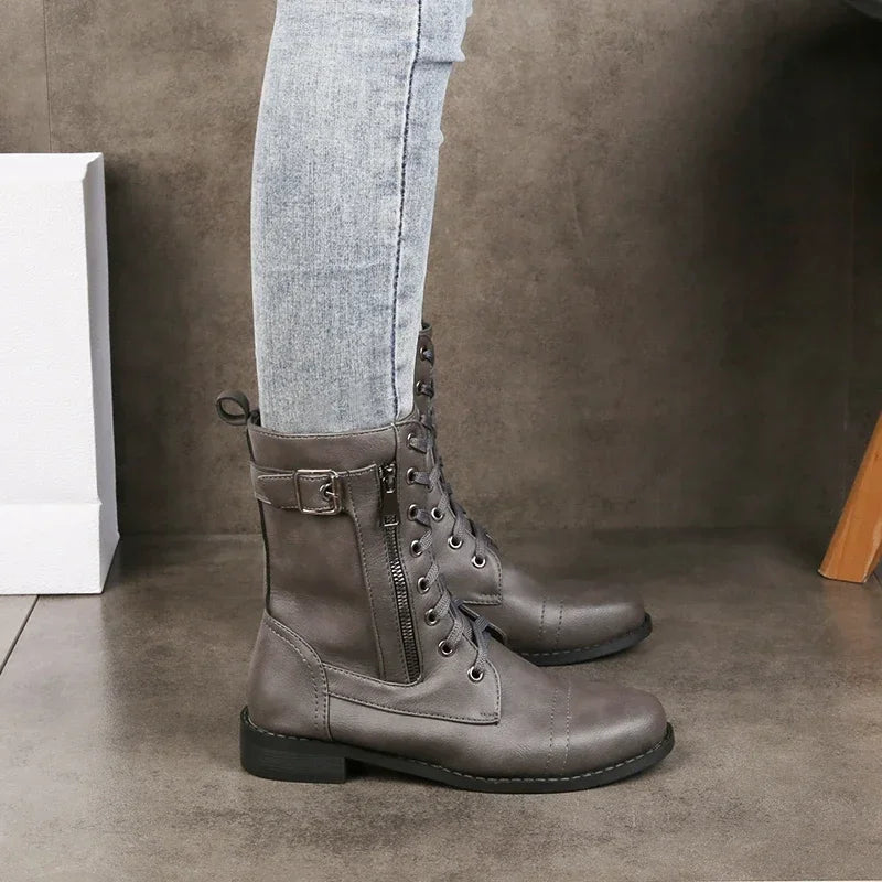 Damen Combat Boots – Schnallenriemen | Reißverschluss | Profilsohle | Robust & Stilvoll