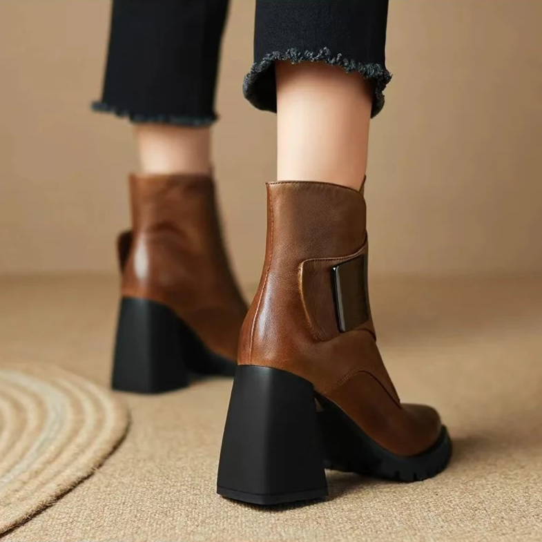 Damen Stiefeletten – Blockabsatz | Spitz zulaufend | Riemendetail | Elegant & Vielseitig