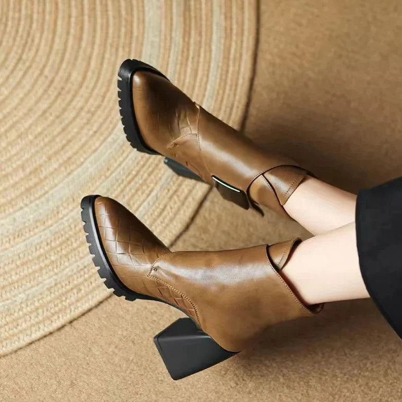 Damen Stiefeletten – Blockabsatz | Spitz zulaufend | Riemendetail | Elegant & Vielseitig