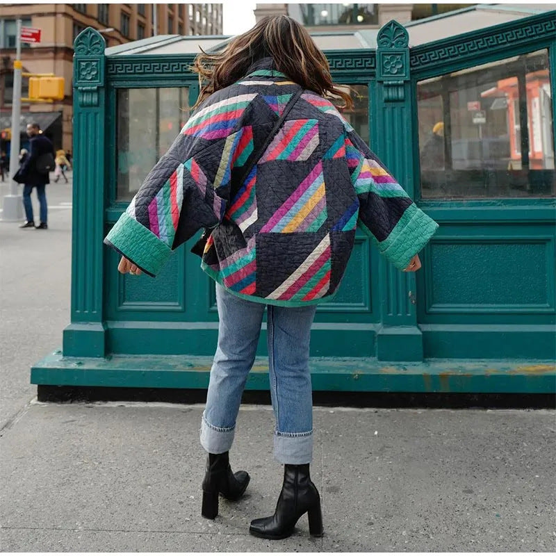 Damenjacke mit V-Ausschnitt und Vintage-Muster