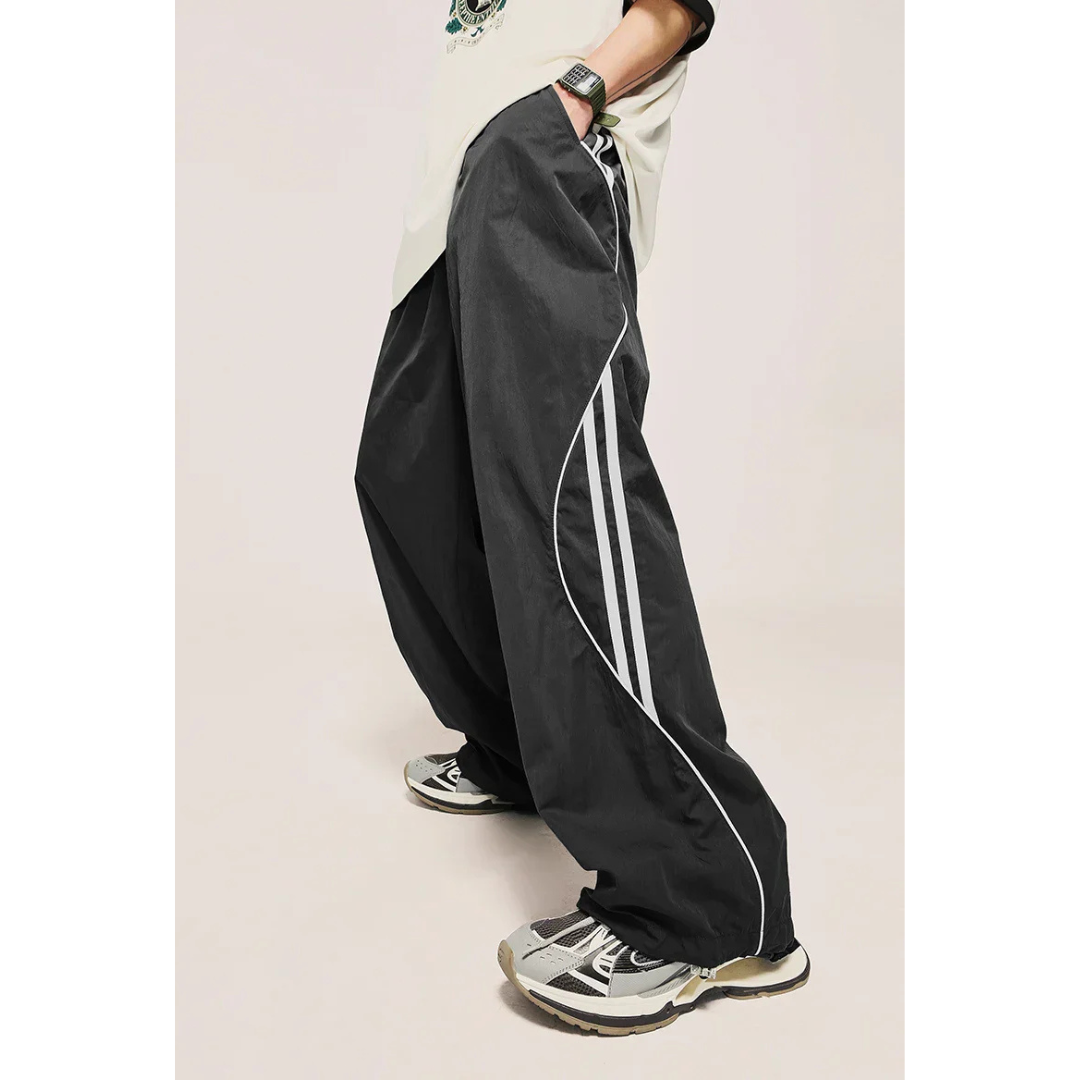 Herren Jogginghose | Polyester-Baumwollmix | Weites Bein & Seitenstreifen